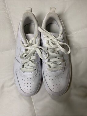 Pre loved NIKE shoes womens size 5.5
